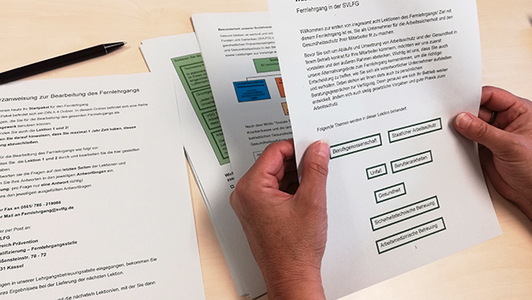 Fernlehrgangsunterlagen lesen