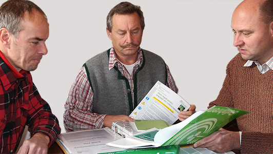 Personenn in einem Beratungsgespräch