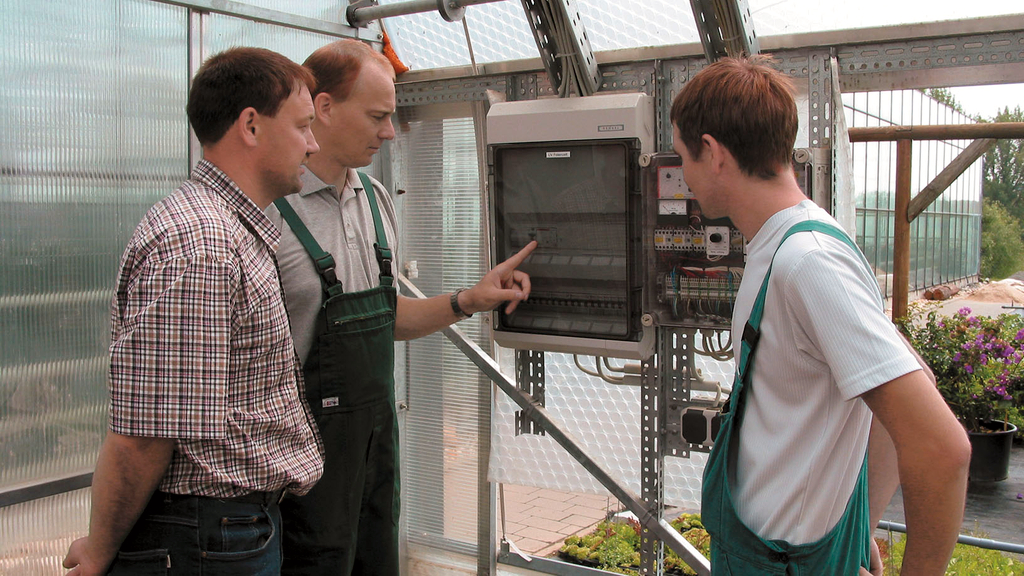 Vergrößerung des Bildes für Sicherheitsbeauftragter mit zwei Personen bei der Unterweisung.