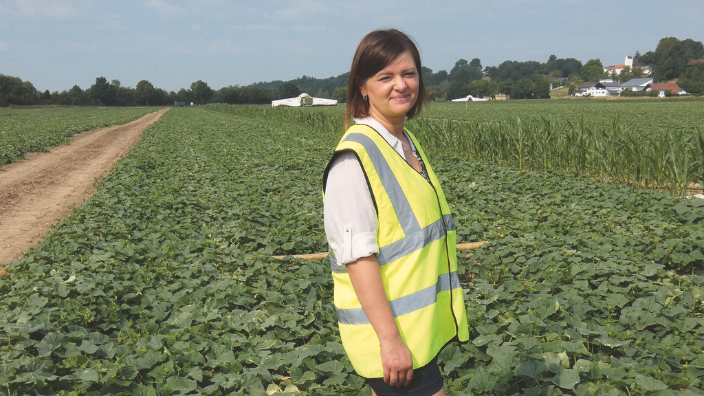 Vergrößerung des Bildes für Enikö Huber testete während des Gesundheitstages Kühlfunktions­kleidung. Die Anschaffung ist für die kommende Saison geplant..