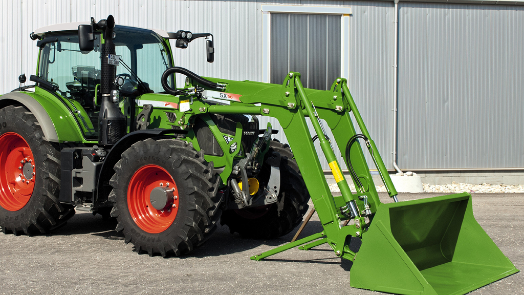 Vergrößerung des Bildes für Frontlader eines Traktors mit Cargoanbau.