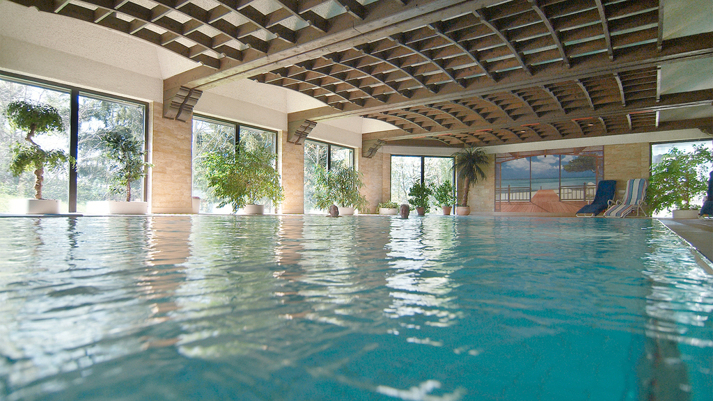 Vergrößerung des Bildes für Schwimmbecken im Innenbereich des Hotels Frisia in Bad Tölz.