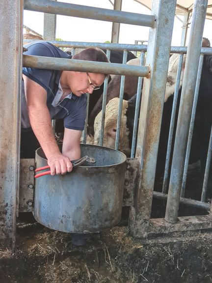Vergrößerung des Bildes für Ein zusätzliches Schwenkgatter  erleichtert die Reinigungs- und Wartungsarbeiten..