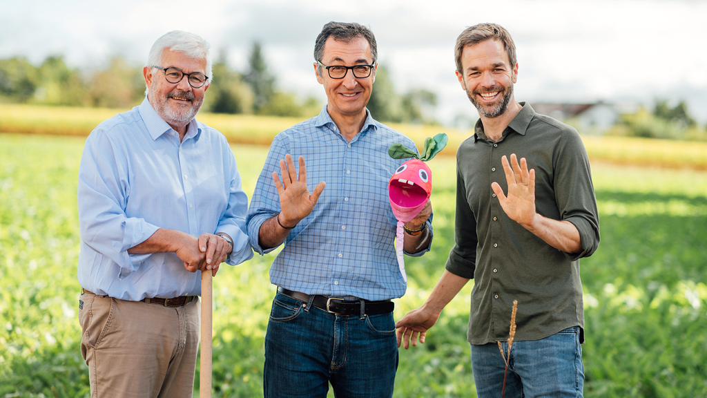 Vergrößerung des Bildes für Martin Empl, Cem Özdemir, Dr. Christoph Schmitz stehen nebeneinander.