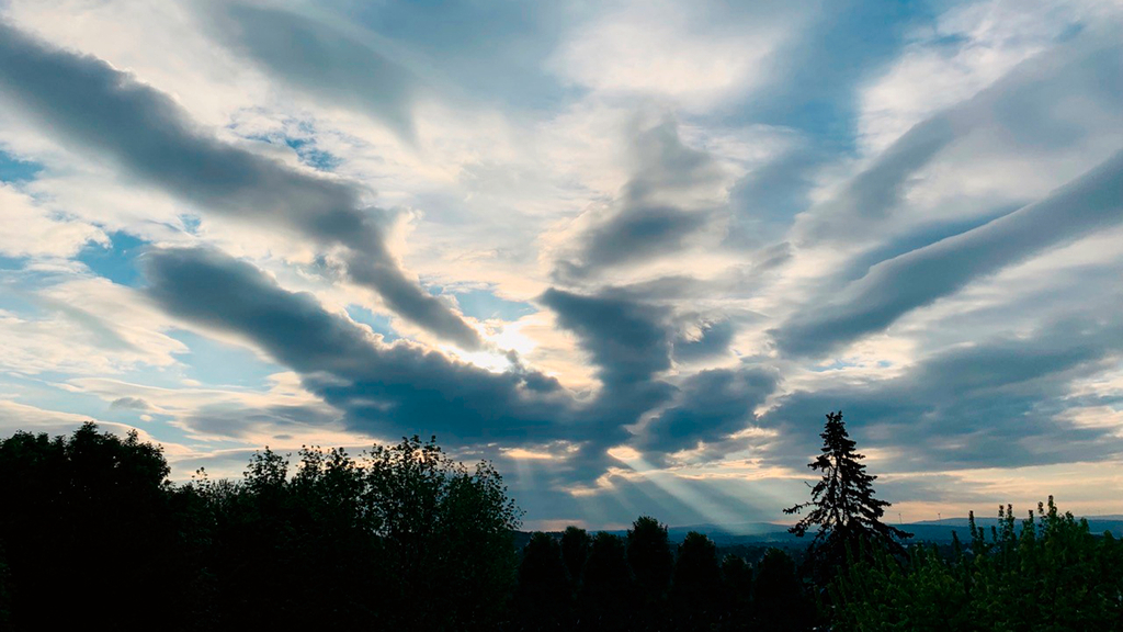 Vergrößerung des Bildes für Himmel mit Wolken.