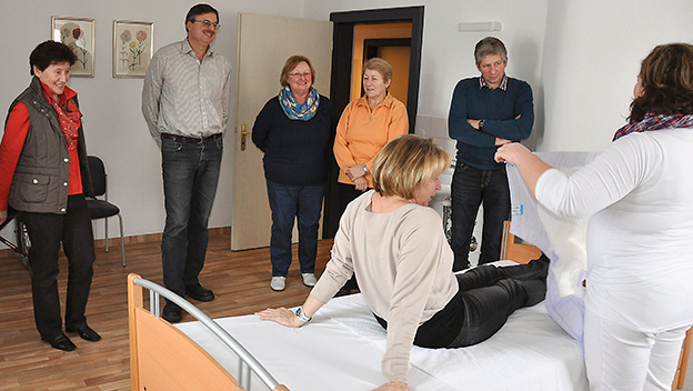 Vergrößerung des Bildes für Pflegende Angehörige beim Pflegekurs.