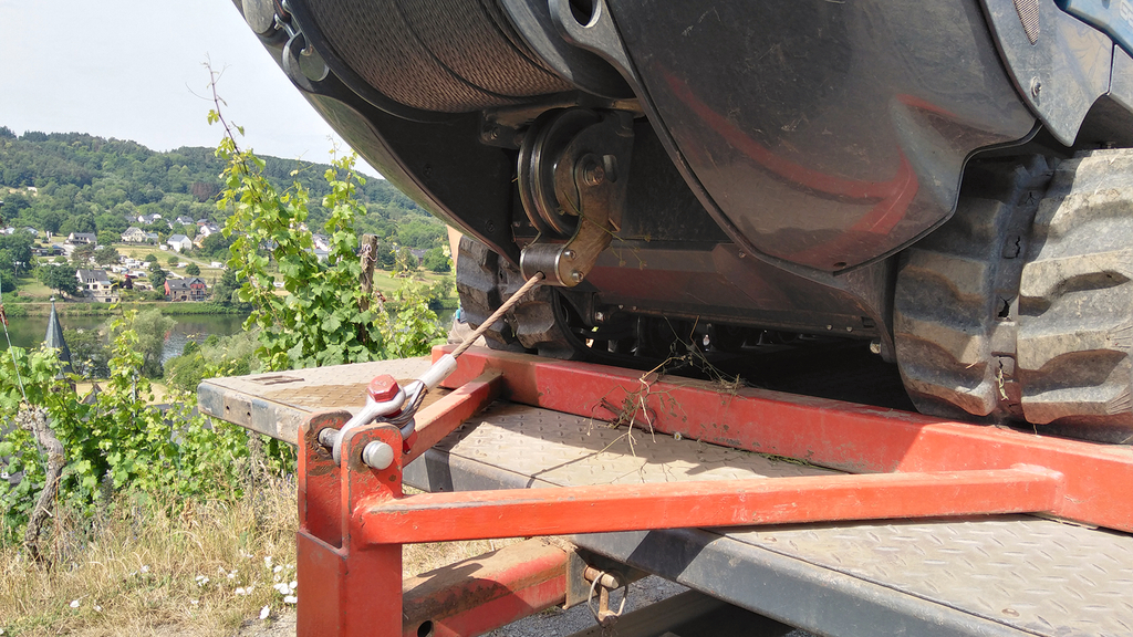 Vergrößerung des Bildes für Anschlagpunkt am RMS-Anhänger mit korrekt verpresster Seilendverbindung .