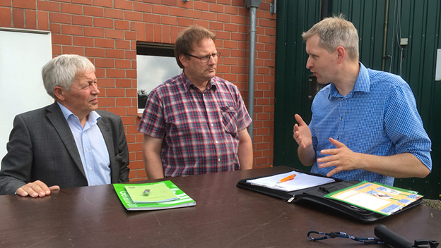 Vergrößerung des Bildes für Präventionsmitarbeiter in Beratung.