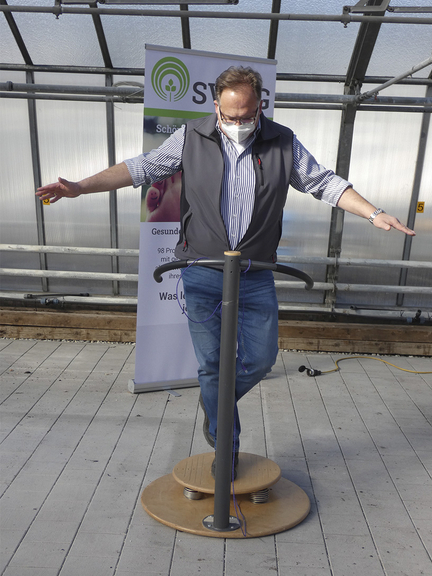 Vergrößerung des Bildes für Hermann Zehetmaier auf dem Balance-Board..